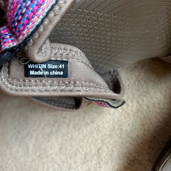 Whitin lightweights strap sandals multi colors and straps. Velcro adjustable - Picture 3 of 6